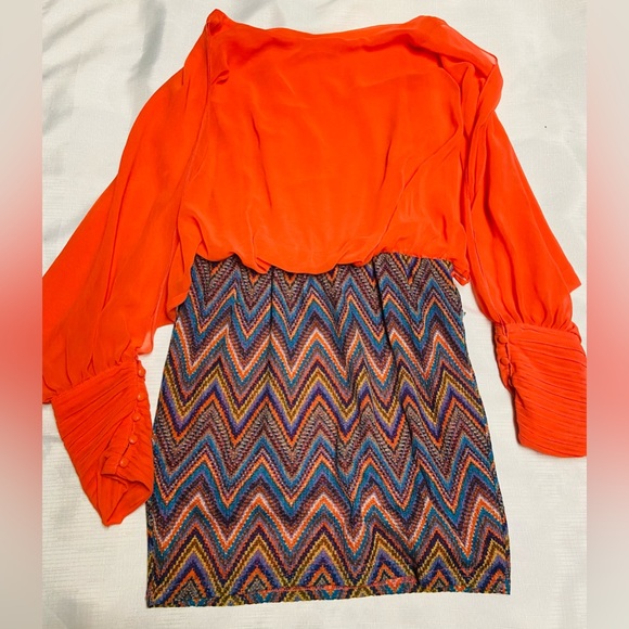 HOT AND DELICIOUS ORANGE DRESS. open sleeves with buttons details Size Medium. - Picture 8 of 9